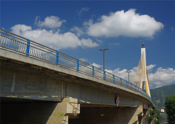 果洛304不锈钢桥梁护栏：安全、耐用与美观的完美结合