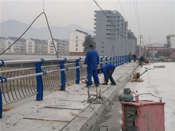 果洛不锈钢复合管护栏常见问题及解决方案